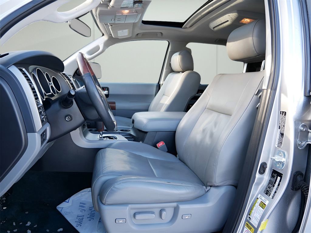 Used 2017 Toyota Sequoia Platinum AWD/4WD image 10