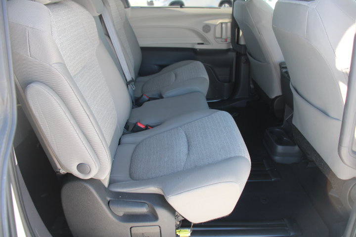 Certified 2024 Toyota Sienna LE FWD image 17