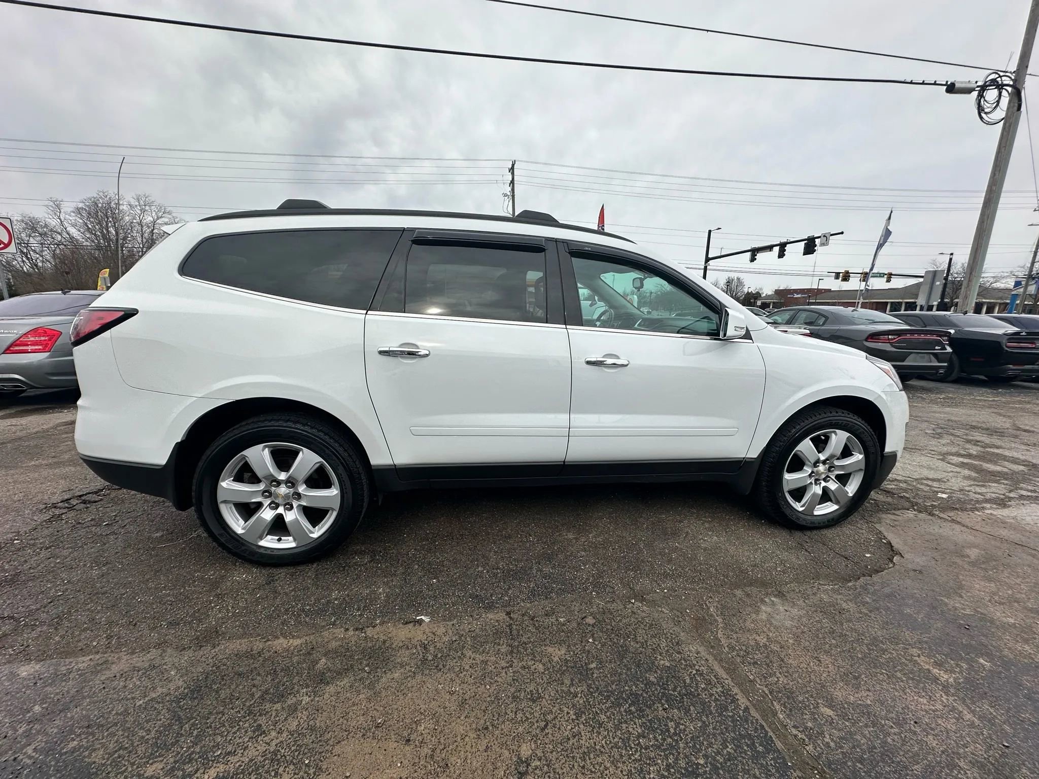 Used 2017 Chevrolet Traverse LT w/ Style and Technology Package image 7