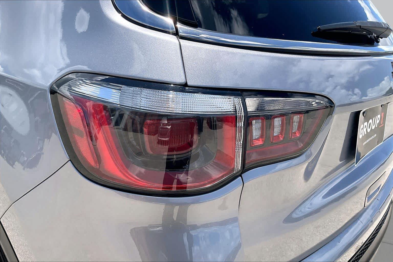 Used 2019 Jeep Compass Latitude w/ Cold Weather Group FWD image 28