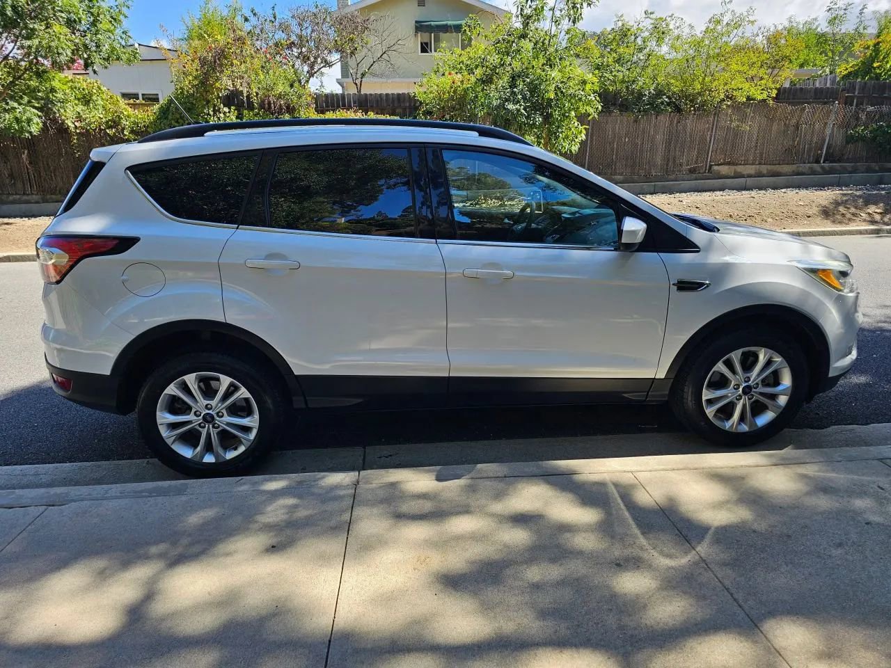 Used 2018 Ford Escape SE w/ SE Sync 3 Package AWD/4WD image 11