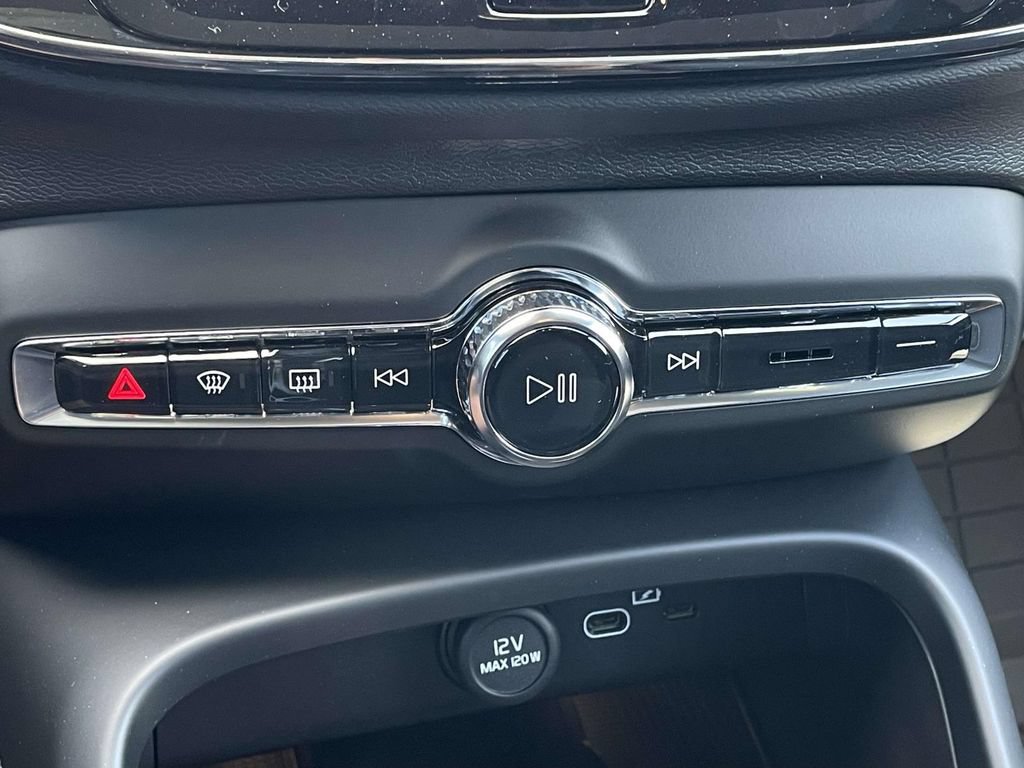 New 2026 Volvo EX40 Ultra AWD/4WD image 17