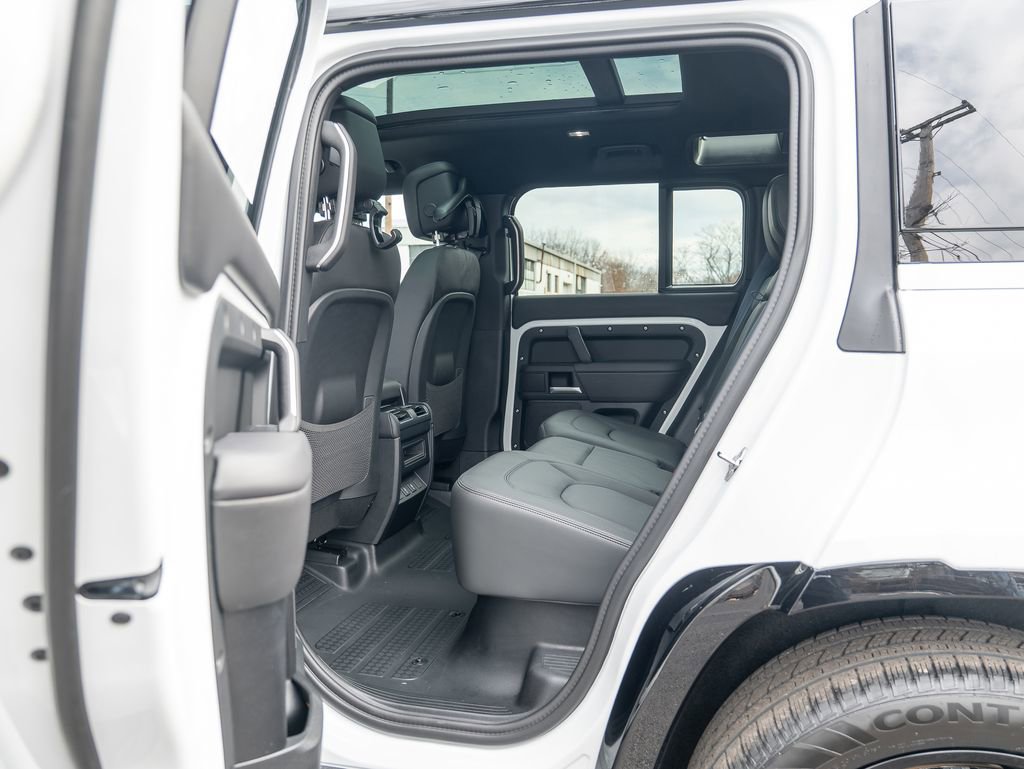 New 2026 Land Rover Defender 110 X-Dynamic SE image 21