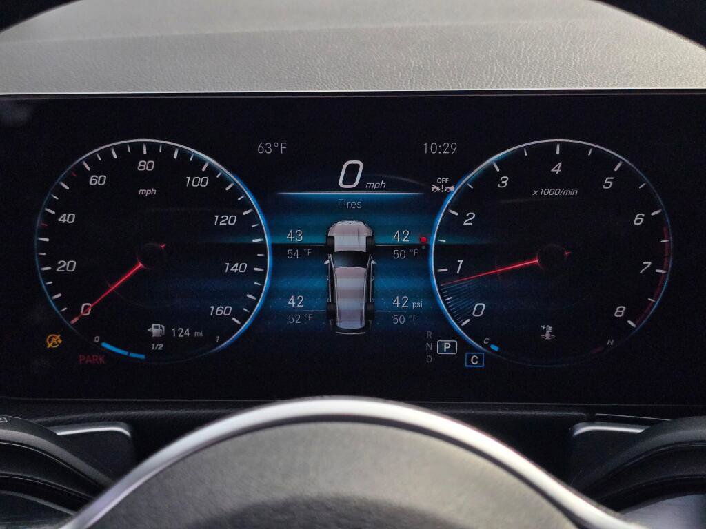 Used 2023 Mercedes-Benz GLB 250 4MATIC w/ Premium Package image 40