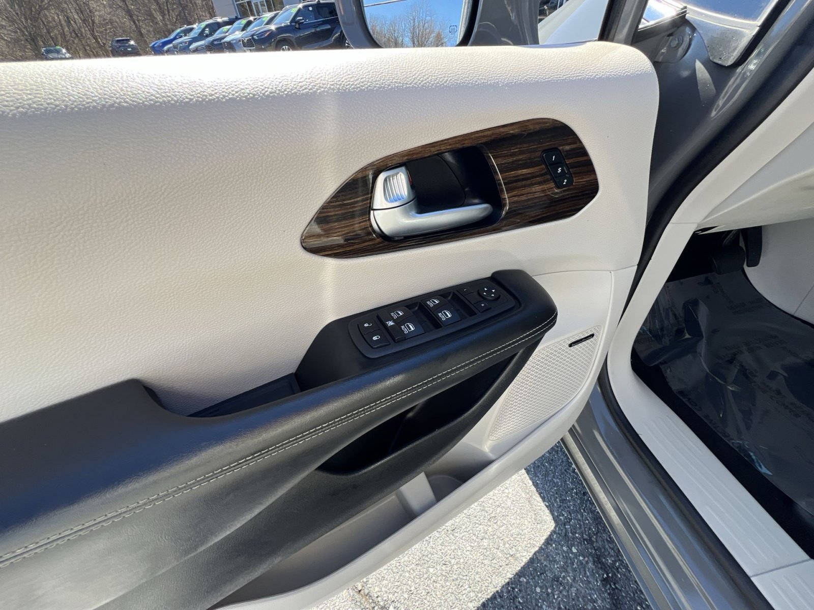 Used 2022 Chrysler Pacifica Limited image 15