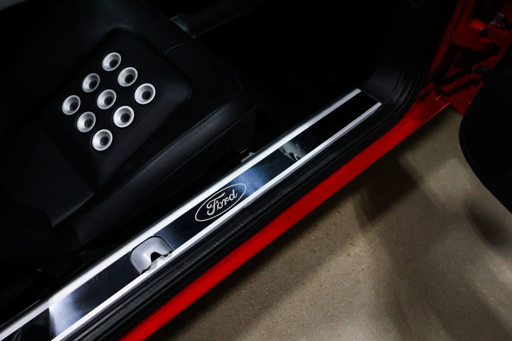 Used 2006 Ford GT RWD image 42