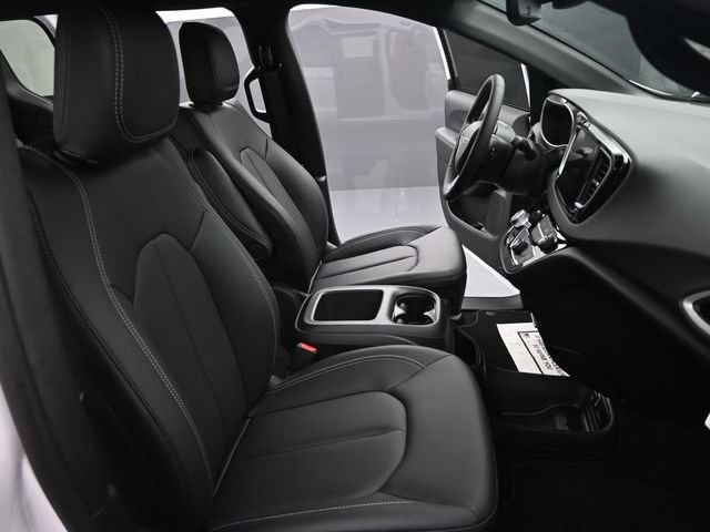 New 2025 Chrysler Voyager LX FWD image 23
