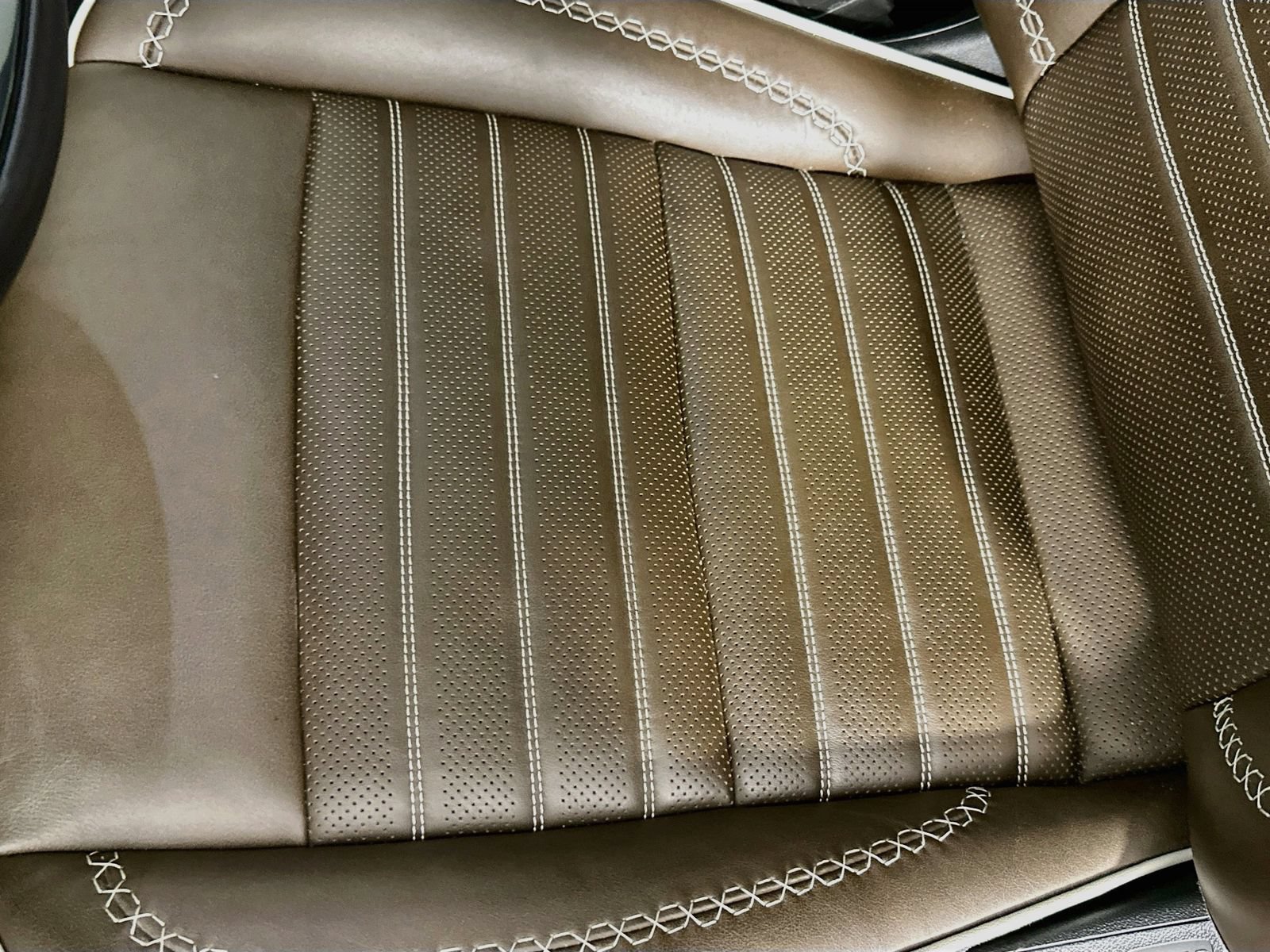 Used 2025 GMC Yukon Denali Ultimate w/ LPO, Floor Liner Package AWD/4WD image 21