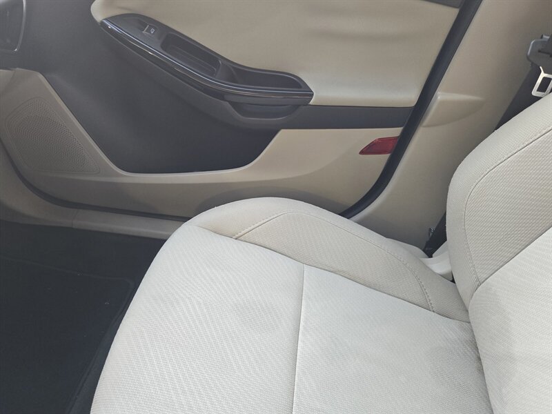 Used 2012 Ford Focus Electric Hatchback FWD image 22