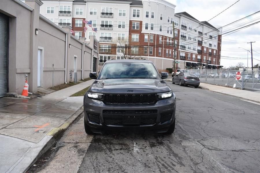 Used 2024 Jeep Grand Cherokee L Laredo AWD/4WD image 2