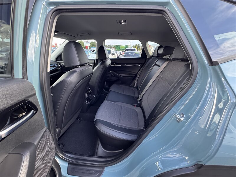 Used 2025 Kia Seltos S AWD/4WD image 24
