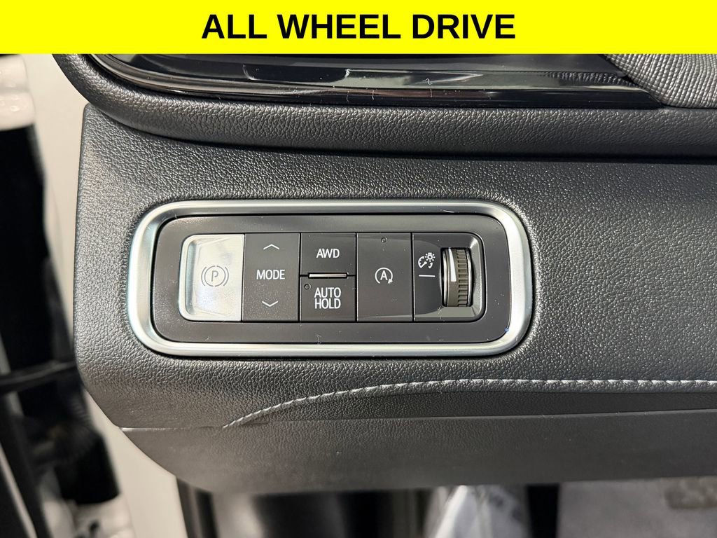 Used 2025 Buick Enclave Preferred AWD/4WD image 2