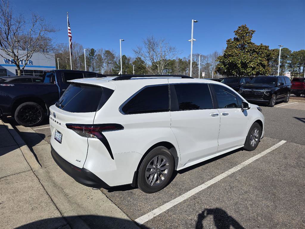 Used 2025 Toyota Sienna XLE w/ XLE Plus Package image 16