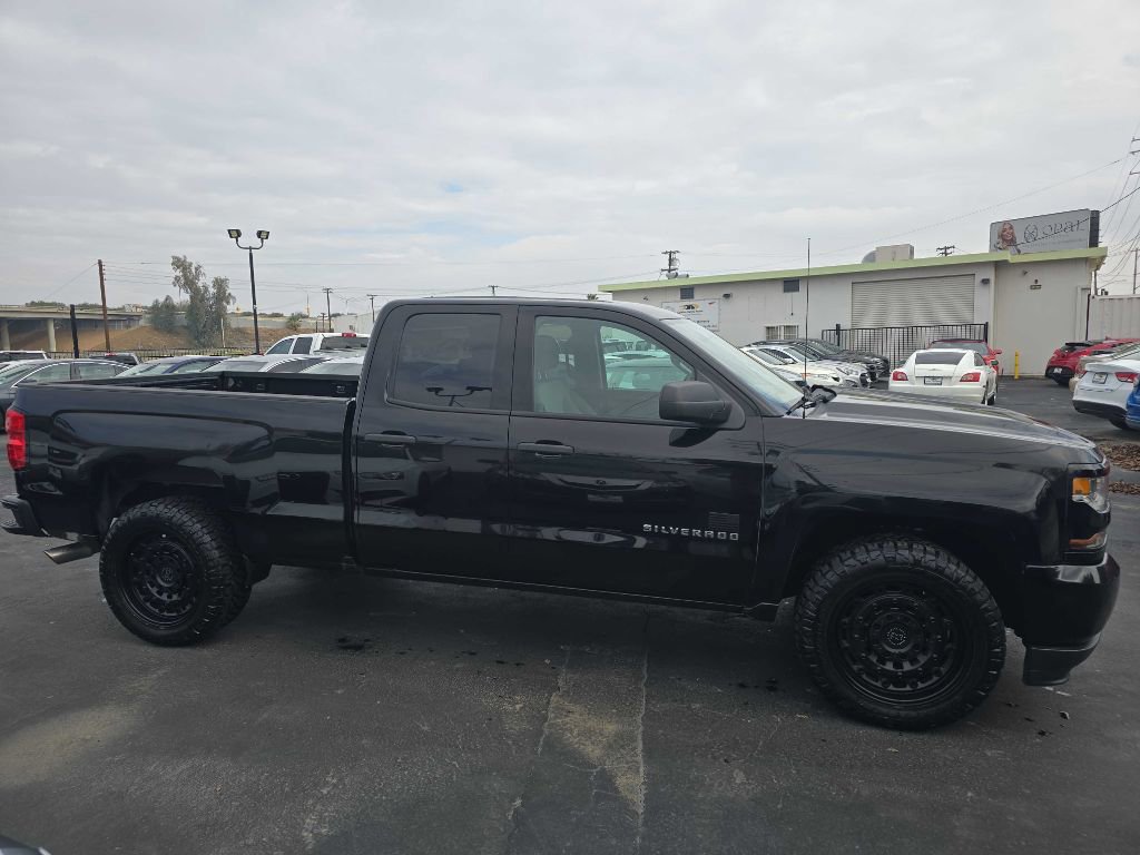 Used 2017 Chevrolet Silverado 1500 Custom w/ Custom Convenience Package image 4