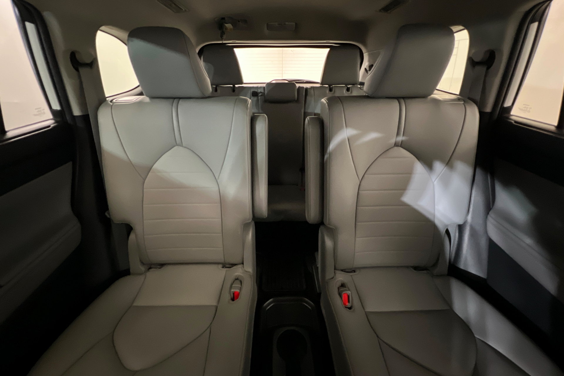 Used 2021 Toyota Highlander XLE AWD/4WD image 27