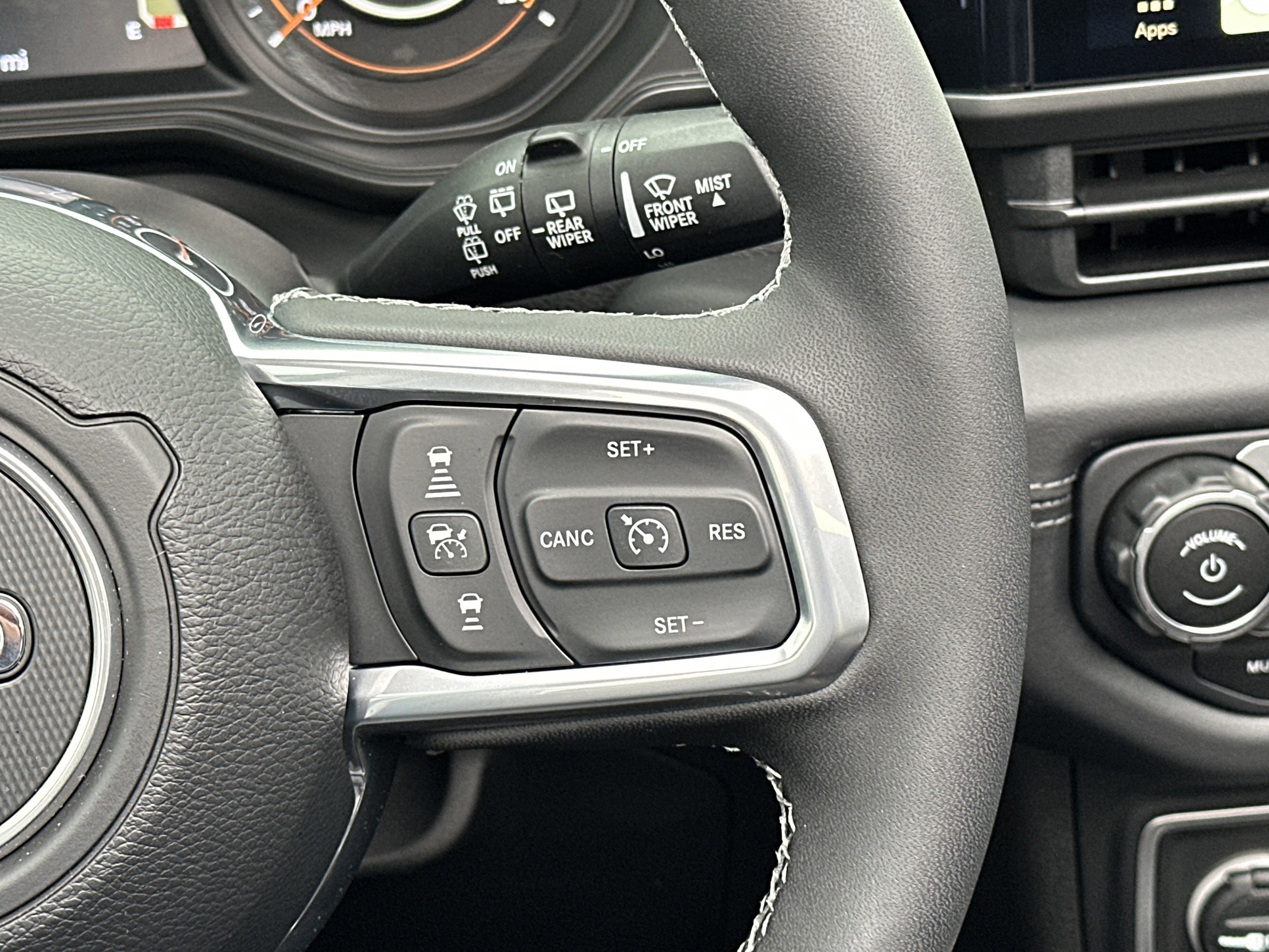 Used 2025 Jeep Wrangler Sahara image 27