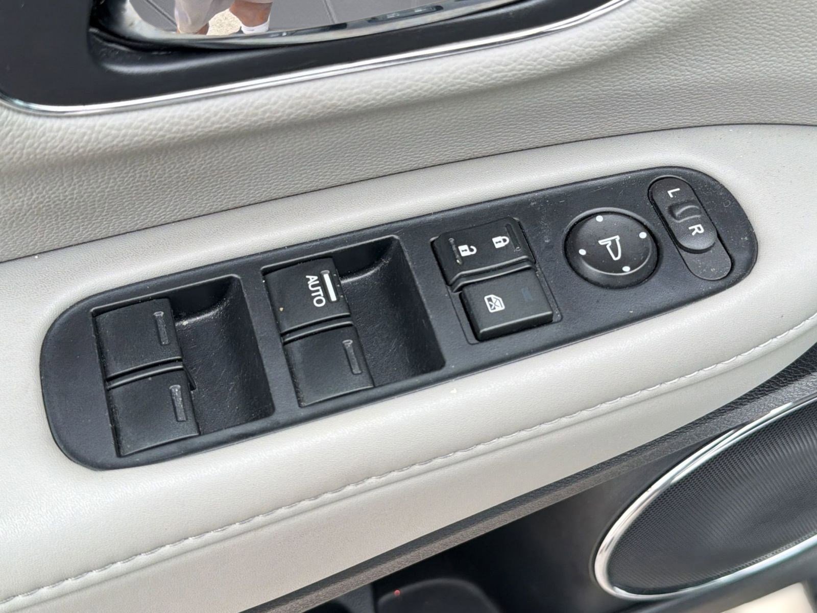 Used 2022 Honda HR-V EX-L image 11
