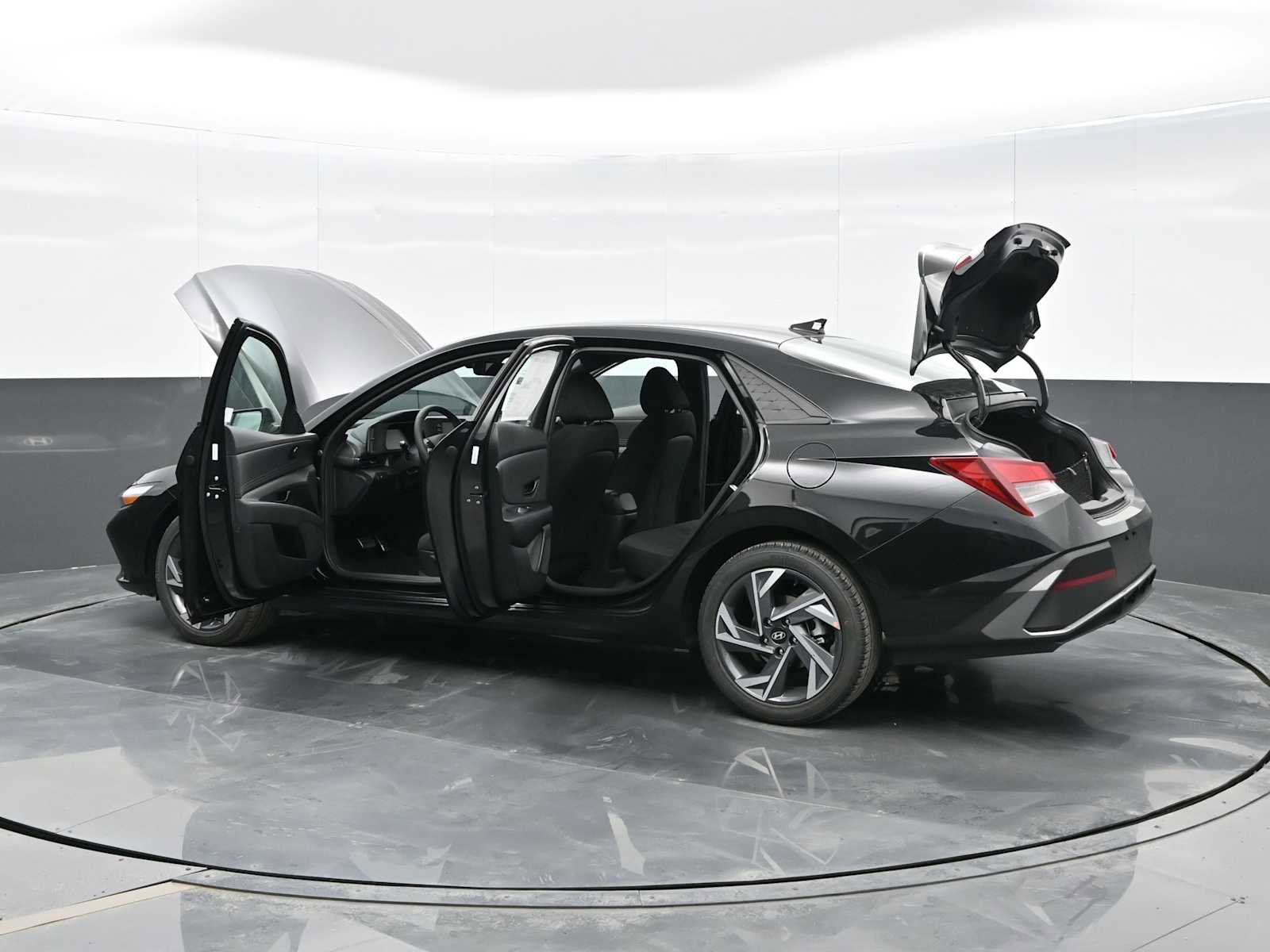 Certified 2025 Hyundai Elantra Sport w/ Cargo Package image 39