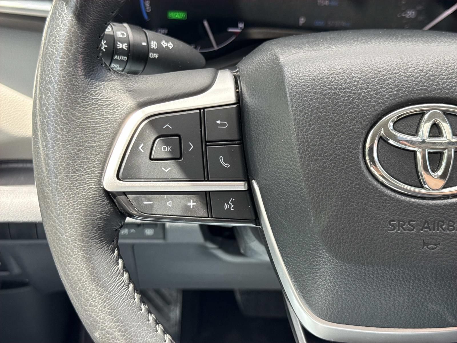Used 2024 Toyota Sienna XLE FWD image 15