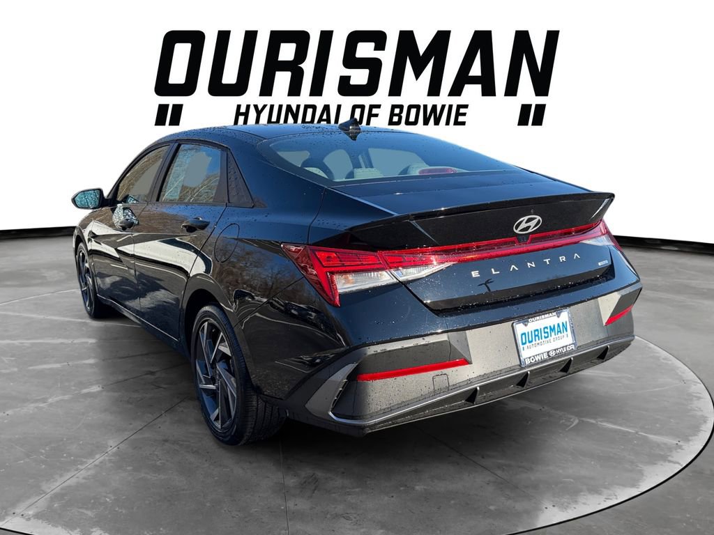 Certified 2025 Hyundai Elantra SEL image 4
