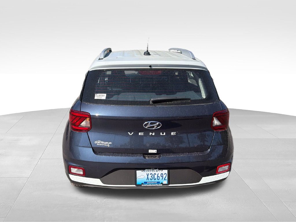 Used 2025 Hyundai Venue Limited FWD image 4