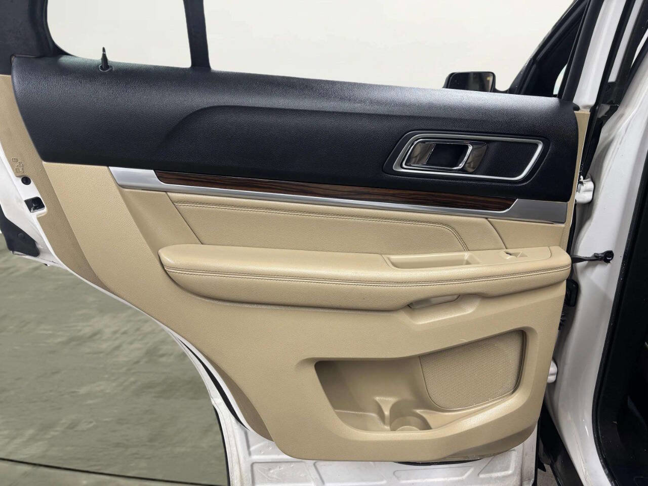 Used 2016 Ford Explorer Limited image 14