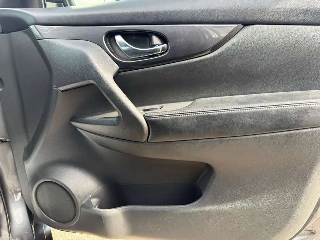 Used 2017 Nissan Rogue S FWD image 19