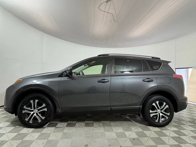 Used 2017 Toyota RAV4 LE AWD/4WD image 4