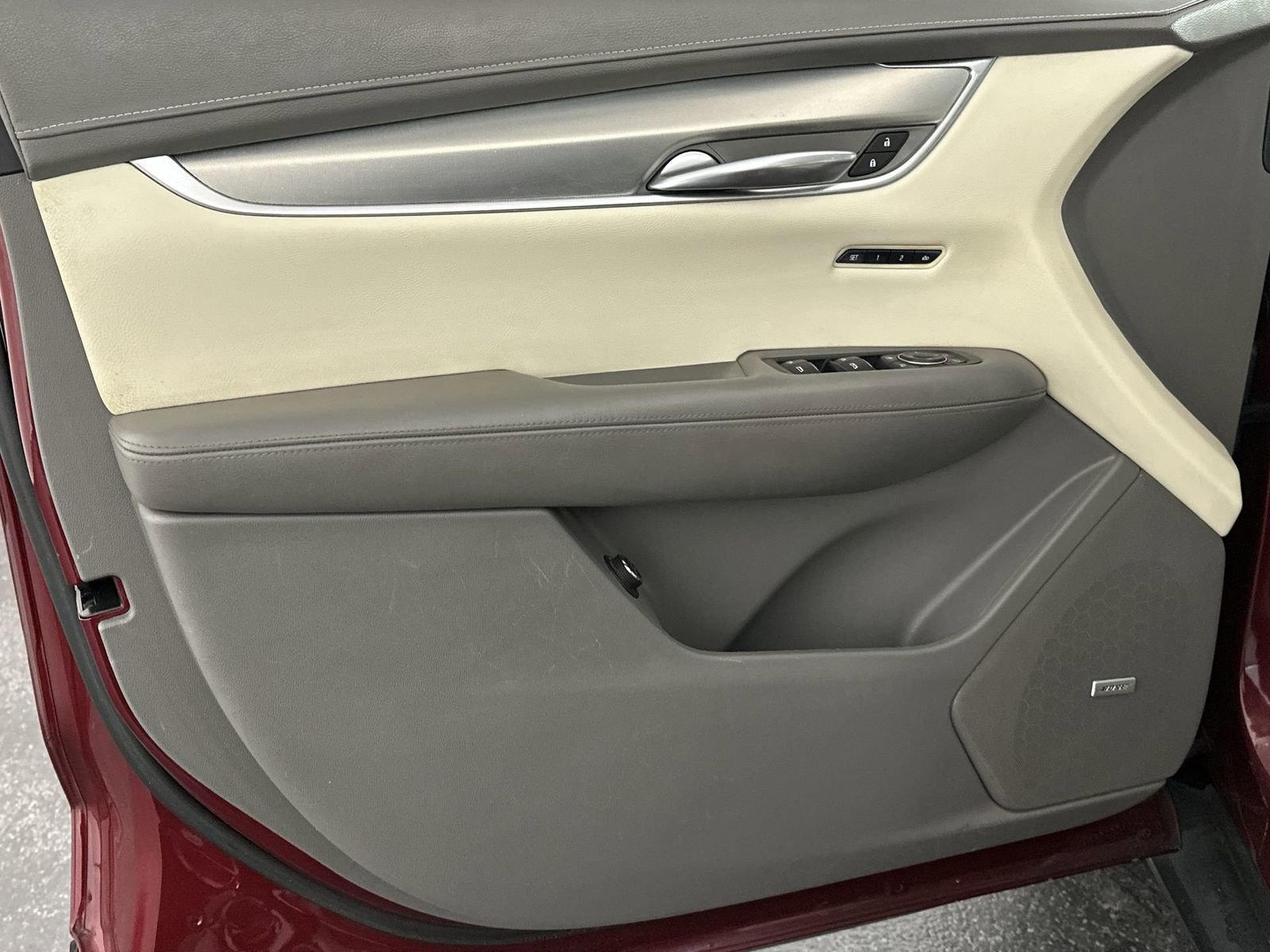 Used 2018 Cadillac XT5 Luxury w/ Driver Awareness Package image 33