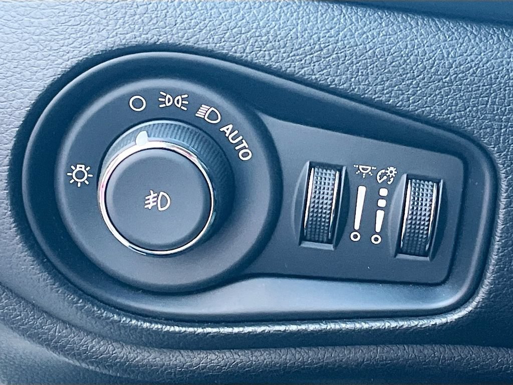 Used 2023 Jeep Renegade Trailhawk AWD/4WD image 10