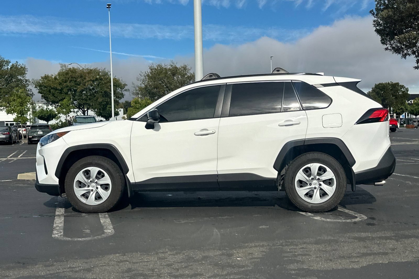 Used 2020 Toyota RAV4 LE w/ Carpet Mat Package FWD image 7