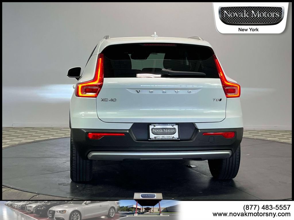 Used 2022 Volvo XC40 T5 Momentum w/ Premium Package AWD/4WD image 7