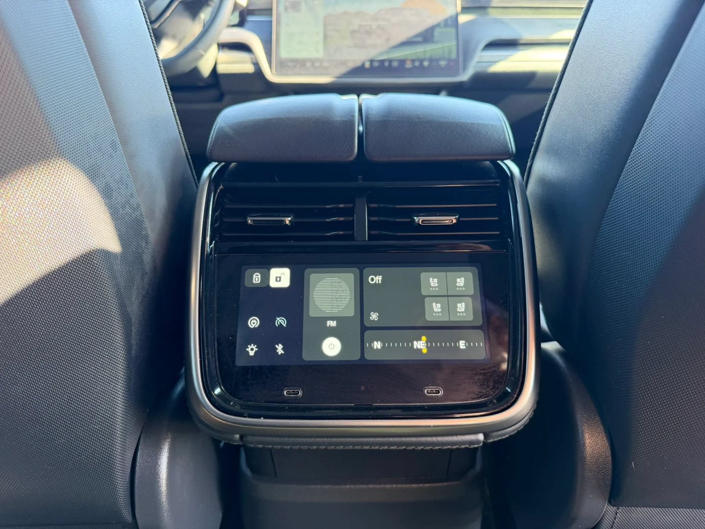 Used 2025 Rivian R1S Adventure Dual AWD/4WD image 42