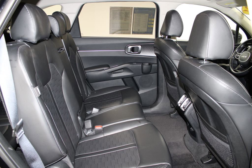 Used 2024 Kia Sorento S image 28