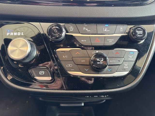 Used 2025 Chrysler Pacifica Select image 22