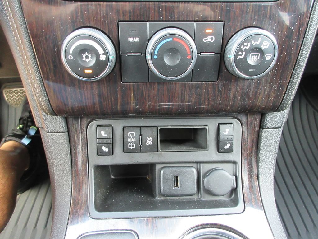 Used 2017 Chevrolet Traverse LT w/ Style and Technology Package FWD image 28