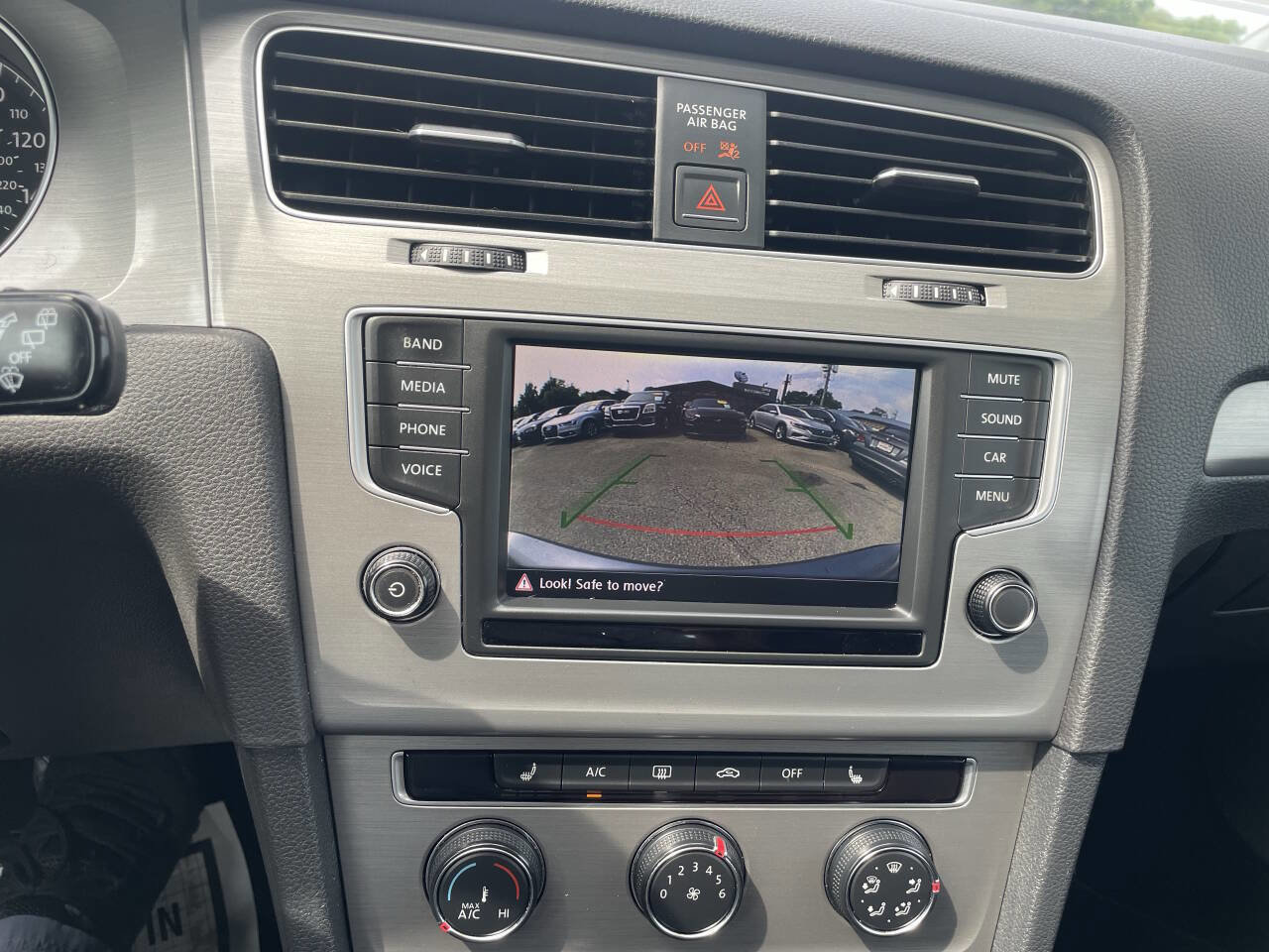 Used 2016 Volkswagen Golf Limited Edition image 35