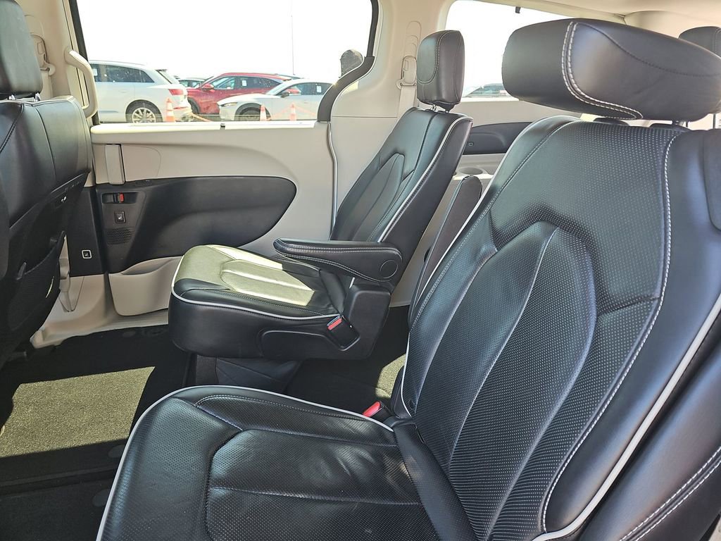 Used 2024 Chrysler Pacifica Limited image 12