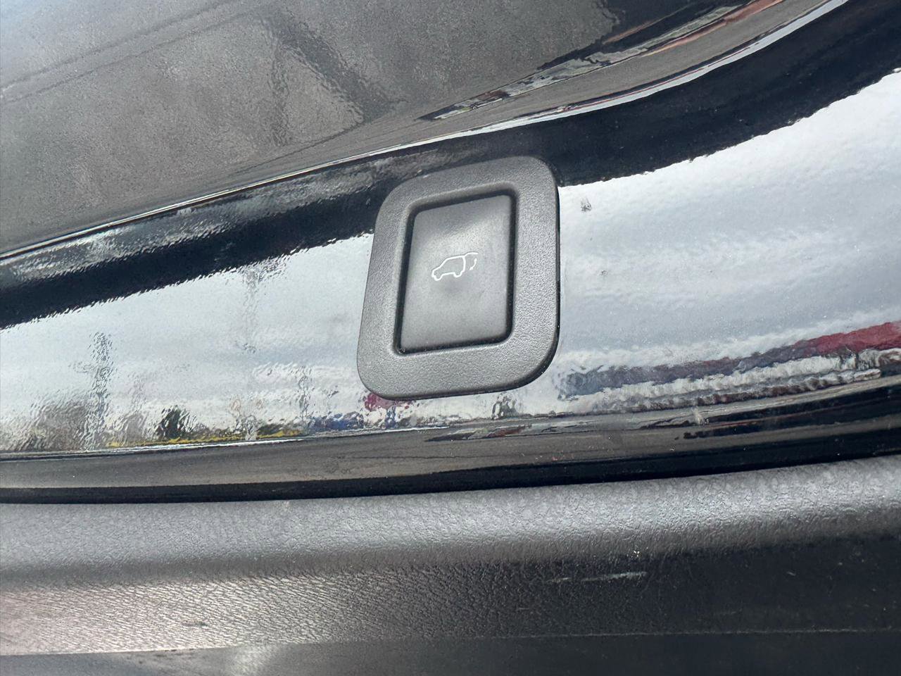 Used 2017 Toyota Highlander SE AWD/4WD image 29