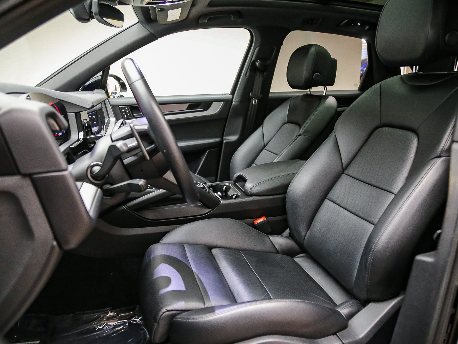 Certified 2024 Porsche Cayenne AWD/4WD image 5
