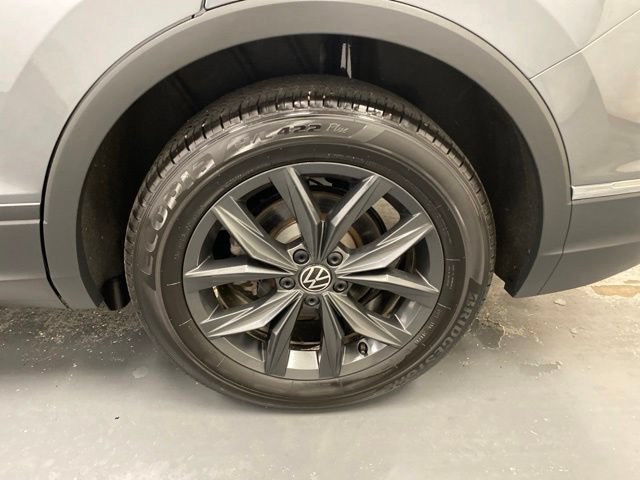 Used 2024 Volkswagen Tiguan SE AWD/4WD image 27