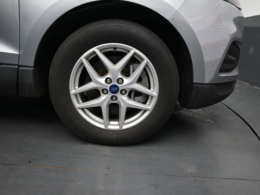 Used 2022 Ford Edge SEL image 11