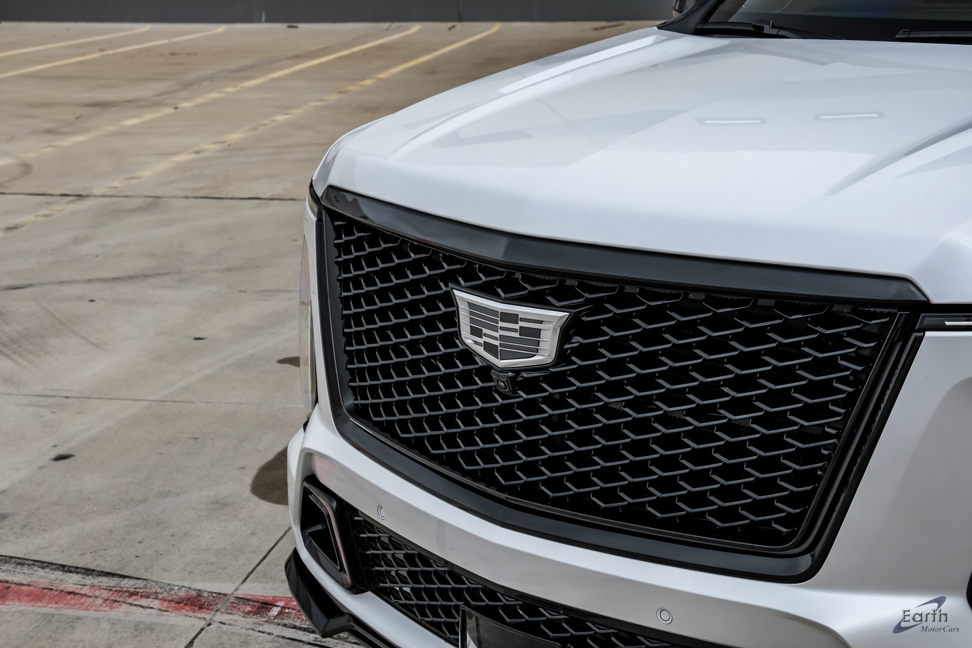 Used 2025 Cadillac Escalade V w/ LPO, ONYX Package AWD/4WD image 33