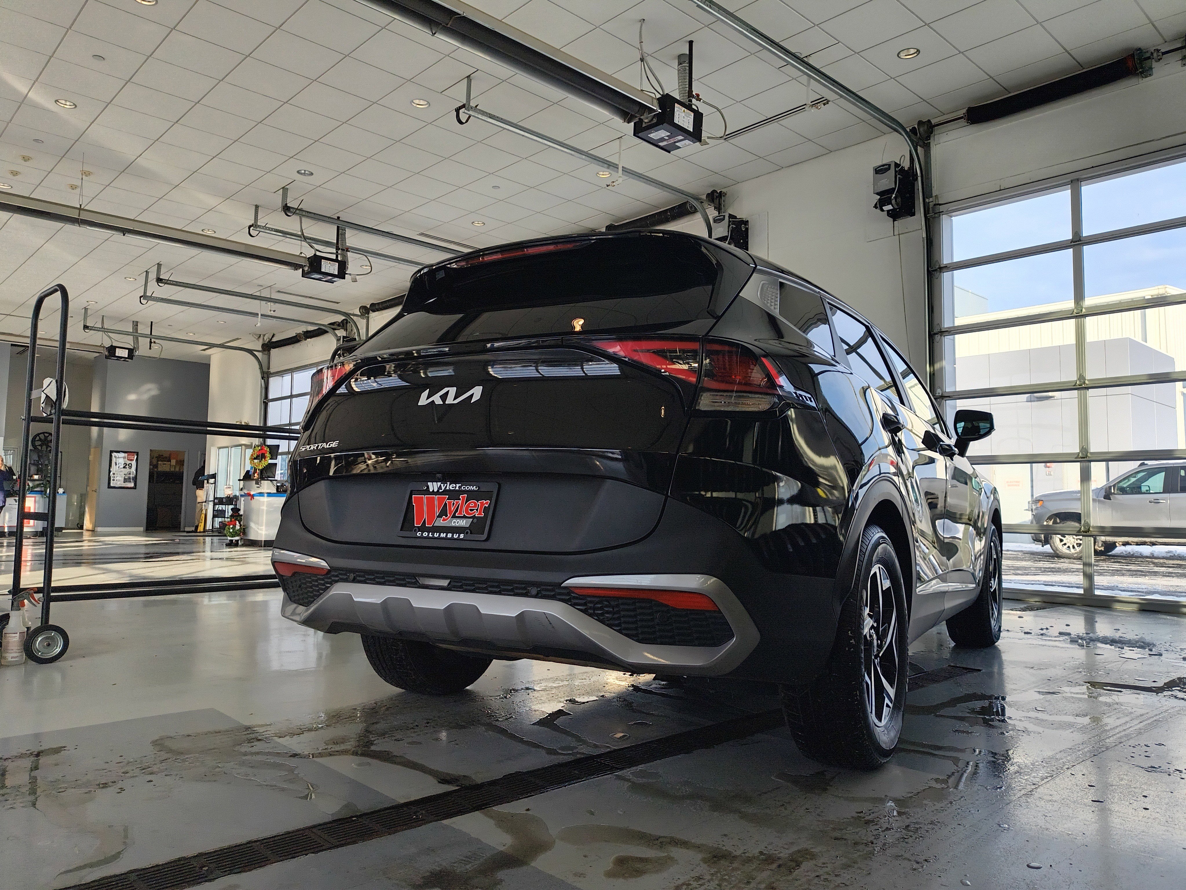 Used 2023 Kia Sportage LX image 4