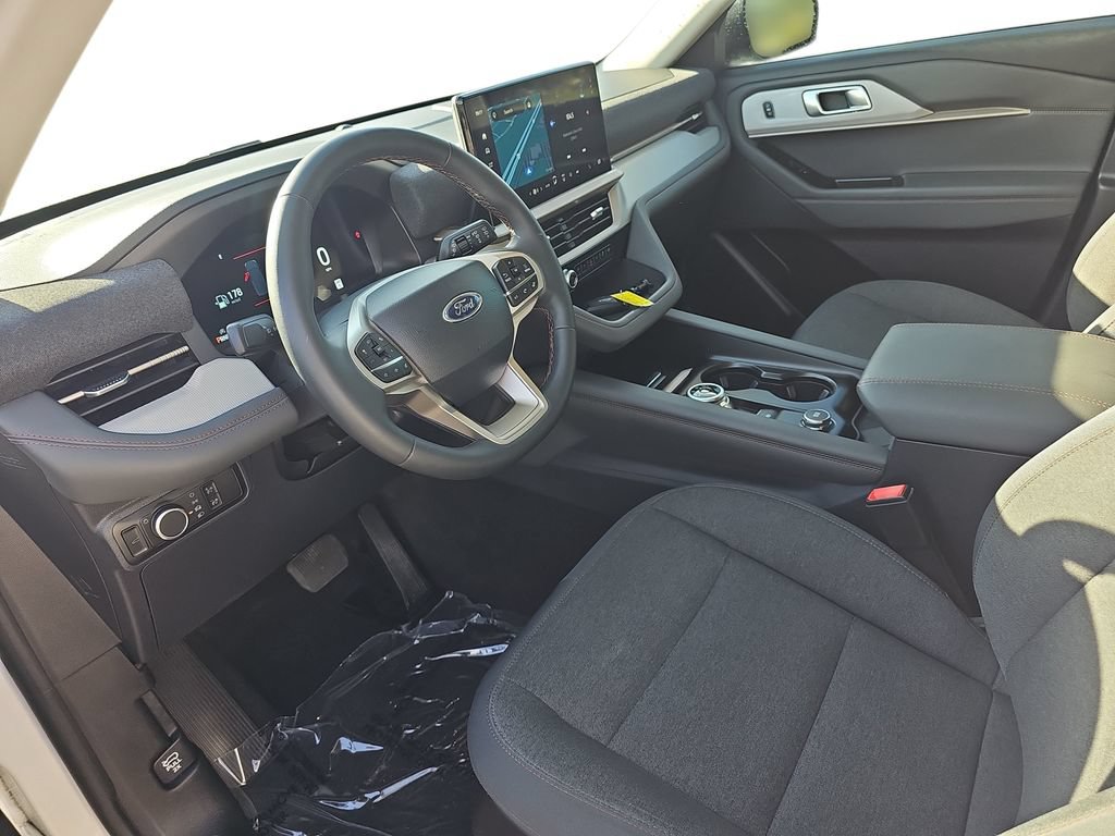Used 2025 Ford Explorer Active RWD image 16