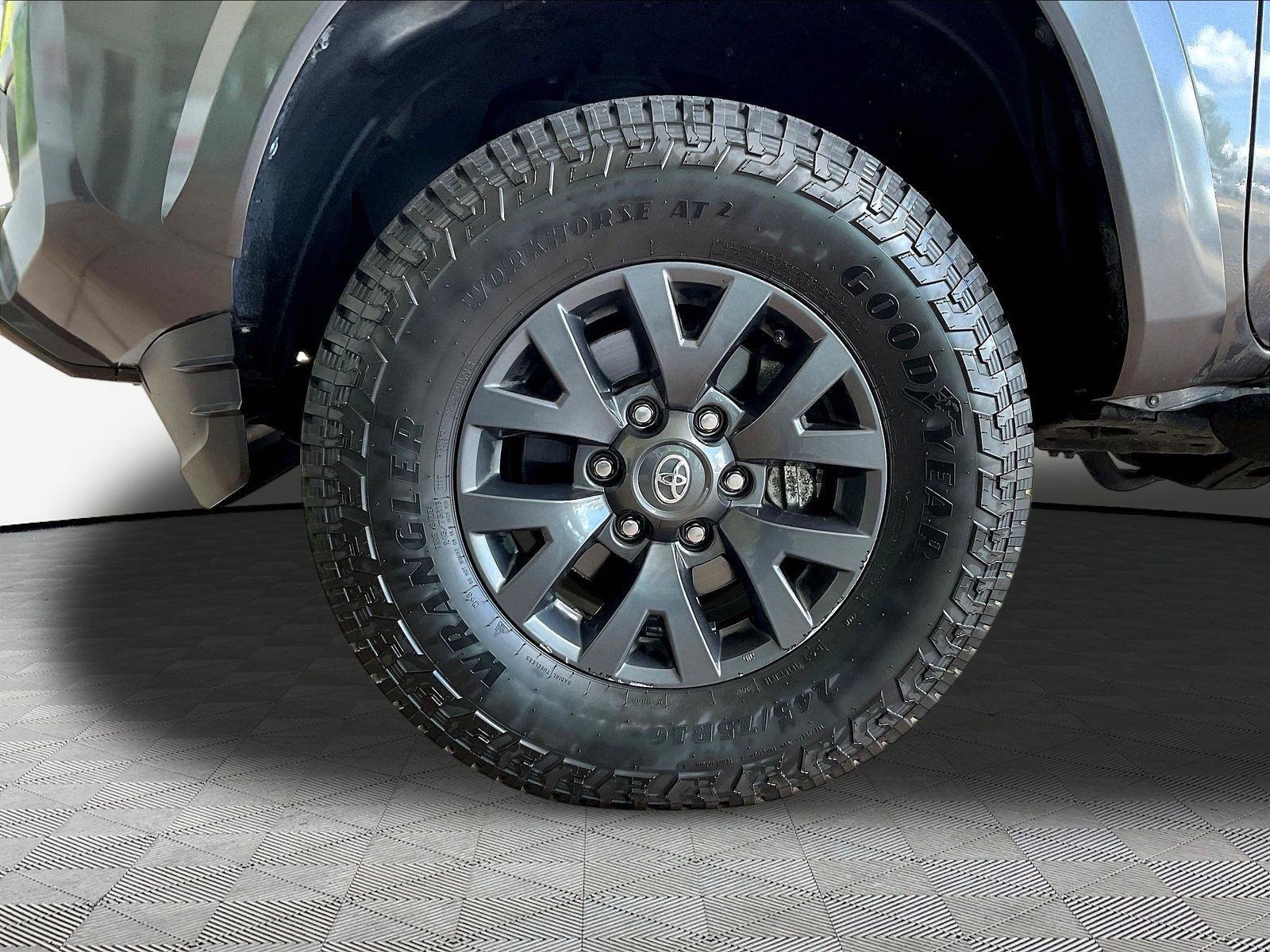 Used 2023 Toyota Tacoma SR5 AWD/4WD image 33