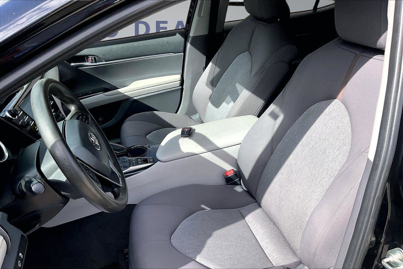 Used 2020 Toyota Camry LE FWD image 20