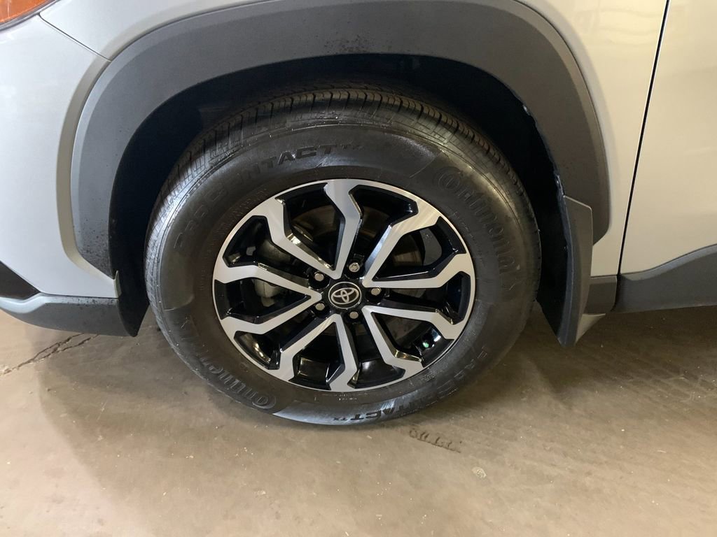 Used 2025 Toyota Corolla Cross AWD Hybrid w/ Moonroof Package image 33