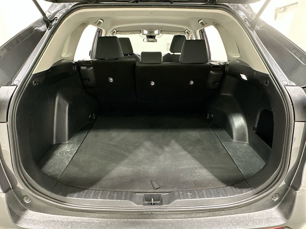 Used 2022 Toyota RAV4 LE FWD image 26