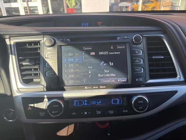 Used 2017 Toyota Highlander XLE image 8